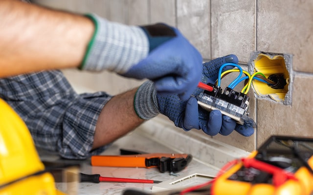 Quel est le travail d’un électricien ?